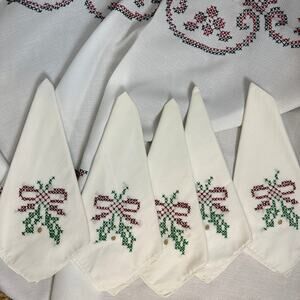 VTG Oval Christmas Tablecloth Napkins 88"x58" White Cross Stitch Bow Holly